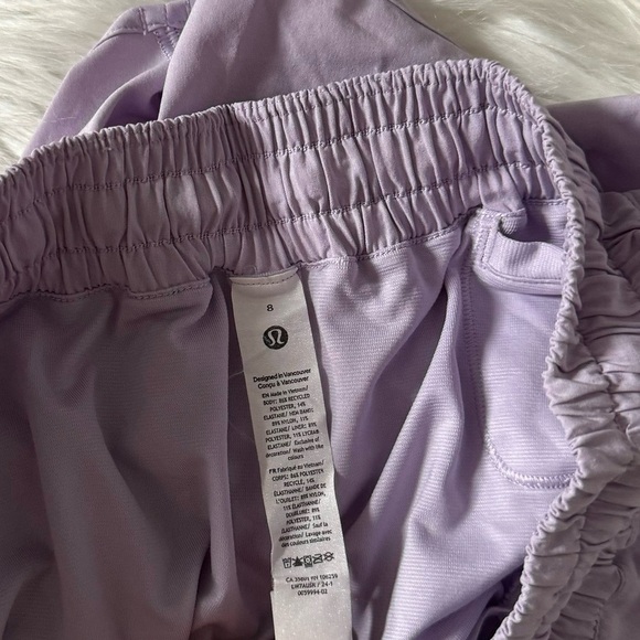 Lululemon‎ Hotty Hot Low-Rise Lined Short 2.5” Size 8 - Picture 4 of 4